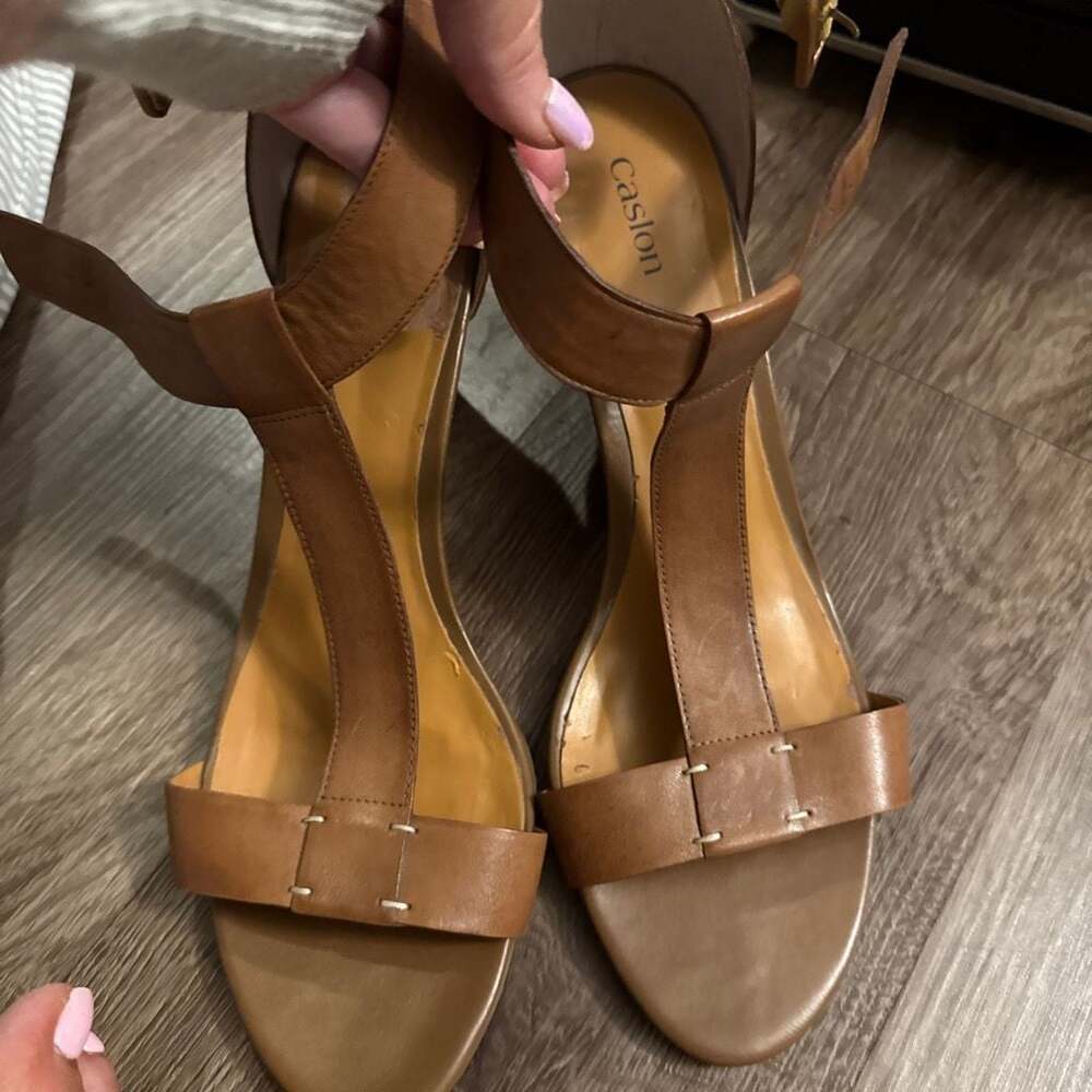 Caslon Tan Leather T-Strap Wedge Sandals - Picture 2 of 7